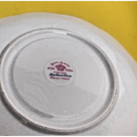 Royal Albert Petit Point Large Gravy Boat with Underplate 1970's - Picture 10 of 13